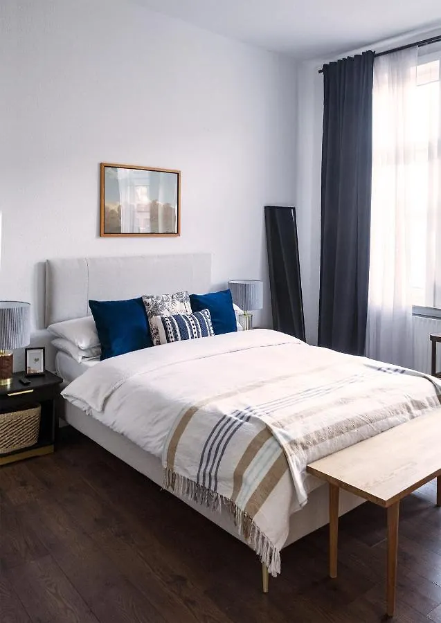 Central Design Studio Apartment In Direct Line To Fair contacts